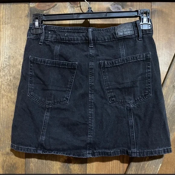 American Eagle Black Button Front Jean Skirt, size 4, light wear - Picture 2 of 4